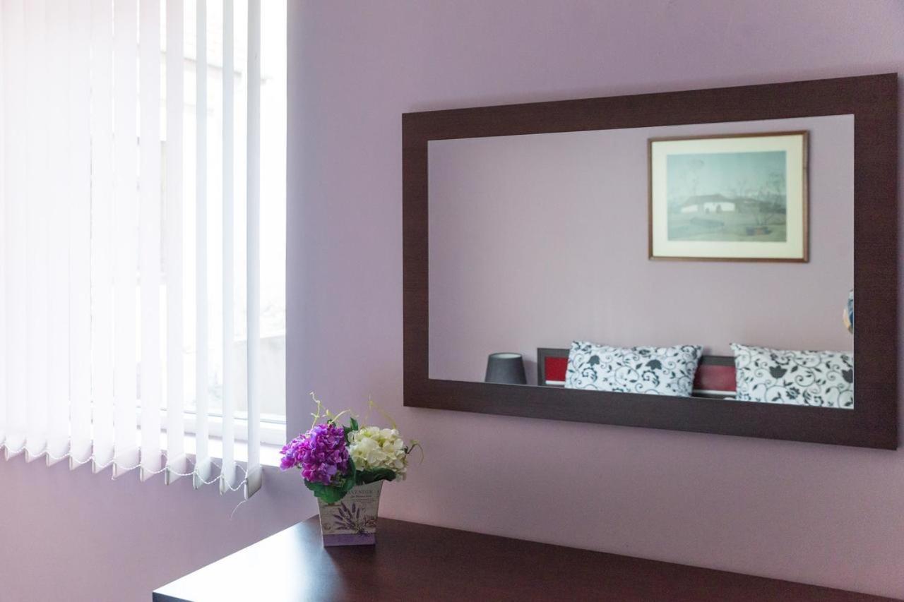 Central House Varna Bagian luar foto