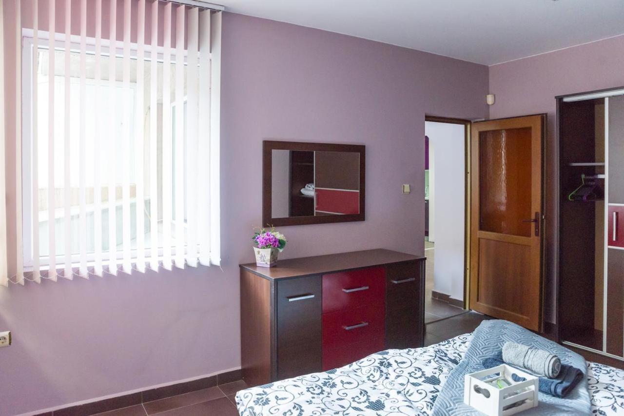 Central House Varna Bagian luar foto