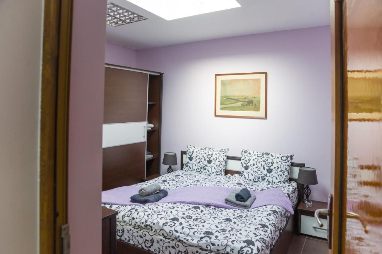 Central House Varna Bagian luar foto