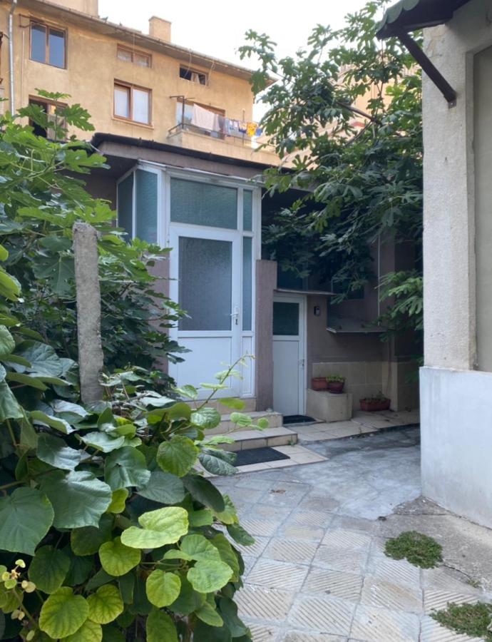 Central House Varna Bagian luar foto